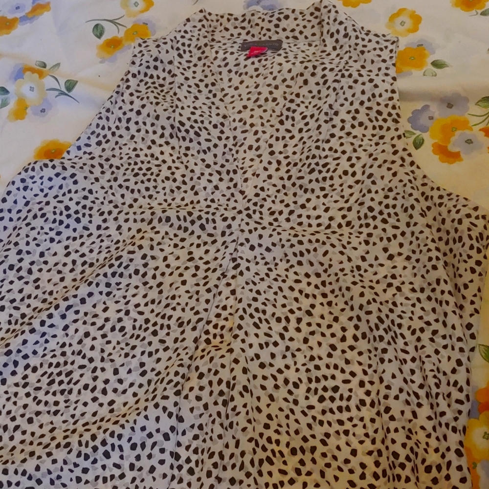 Vince Camuto no sleeve blouse